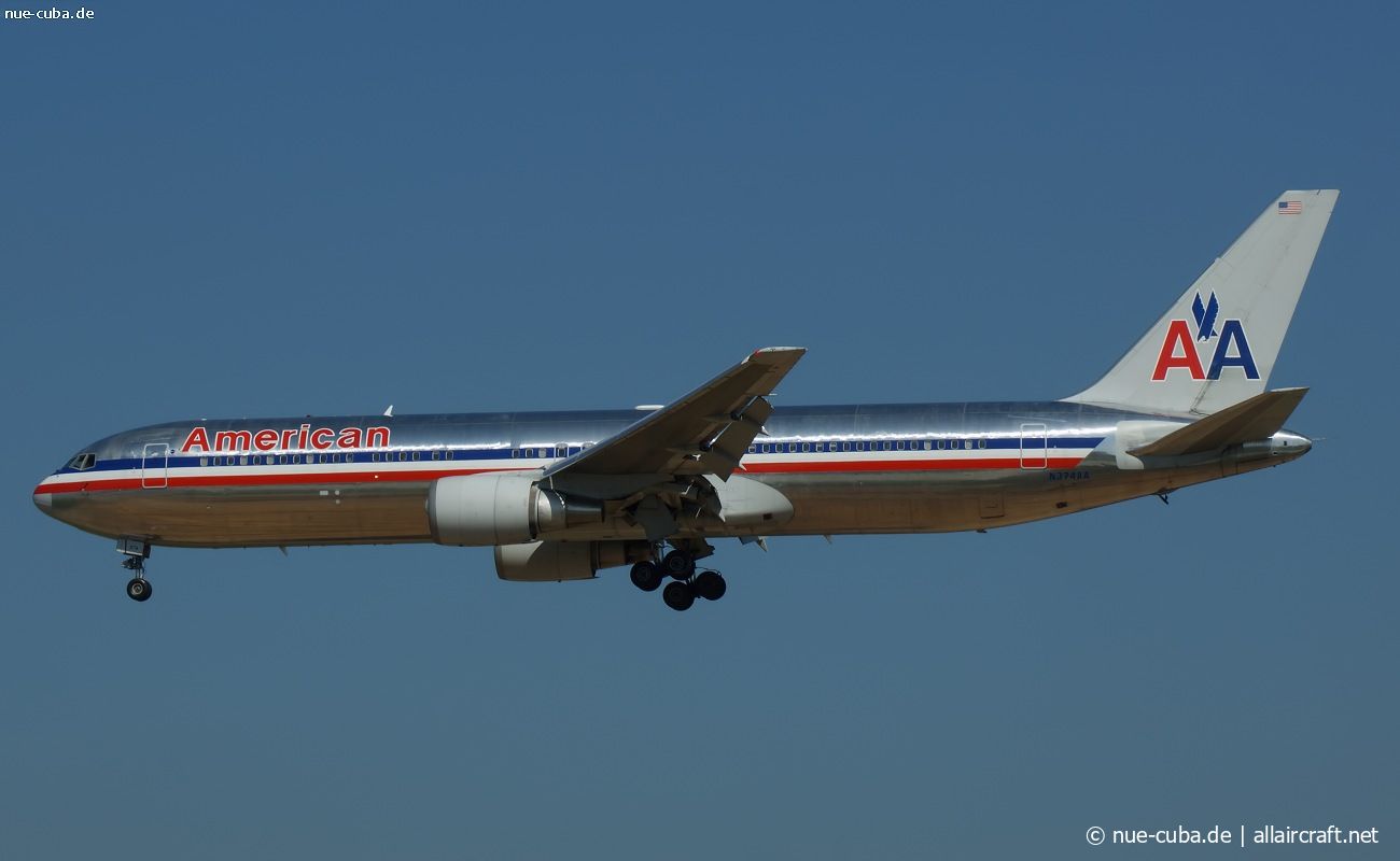 N374AA (25201) 1992 Boeing 767-323ER