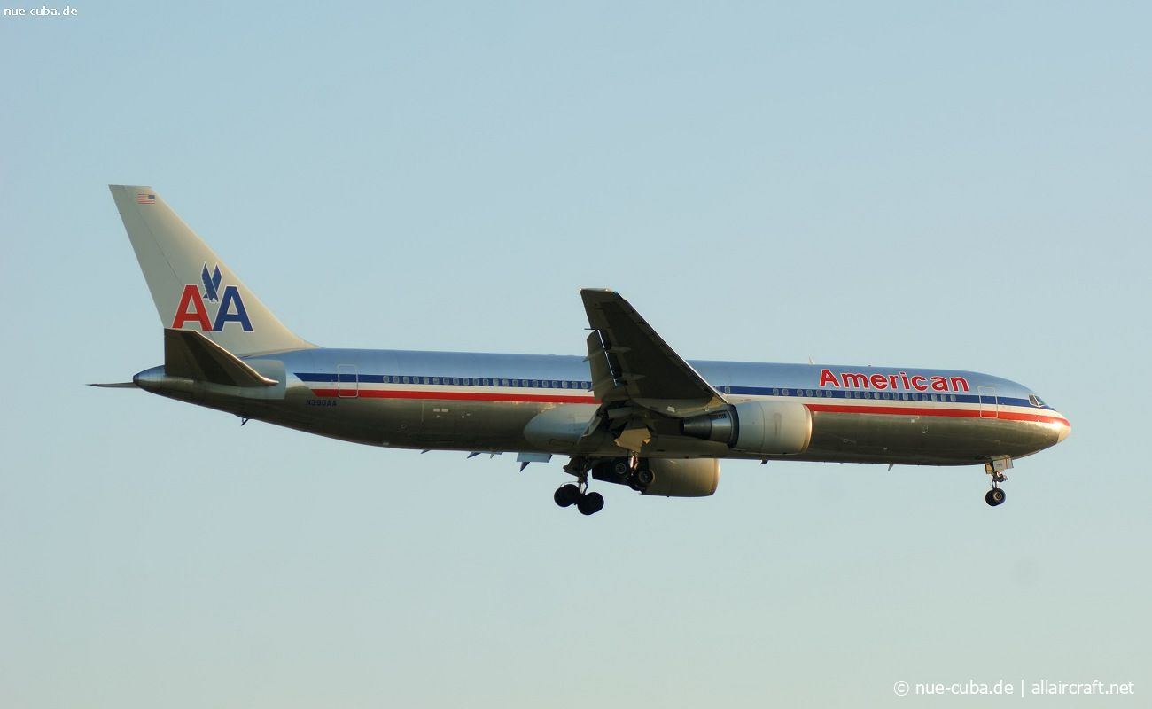 N390AA (27450) 1995 Boeing 767-323ER