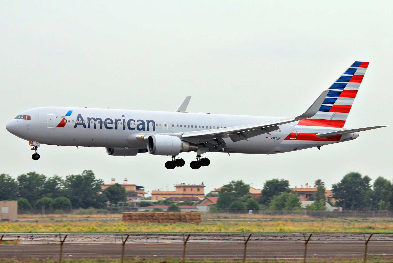 N380AN (25449) 1993 Boeing 767-323(ER)(WL)