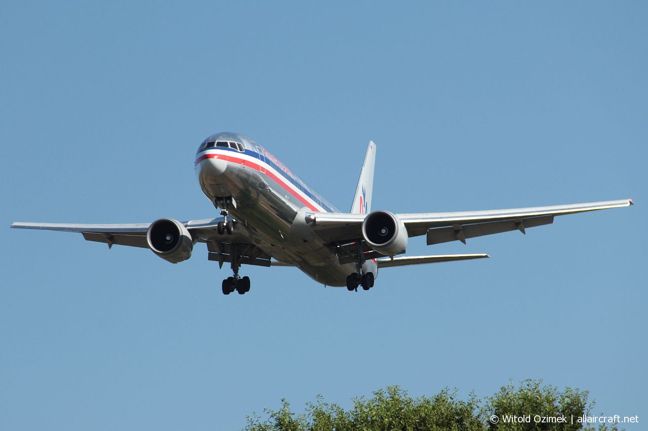 N379AA (cn 25448) Boeing 767-323ER