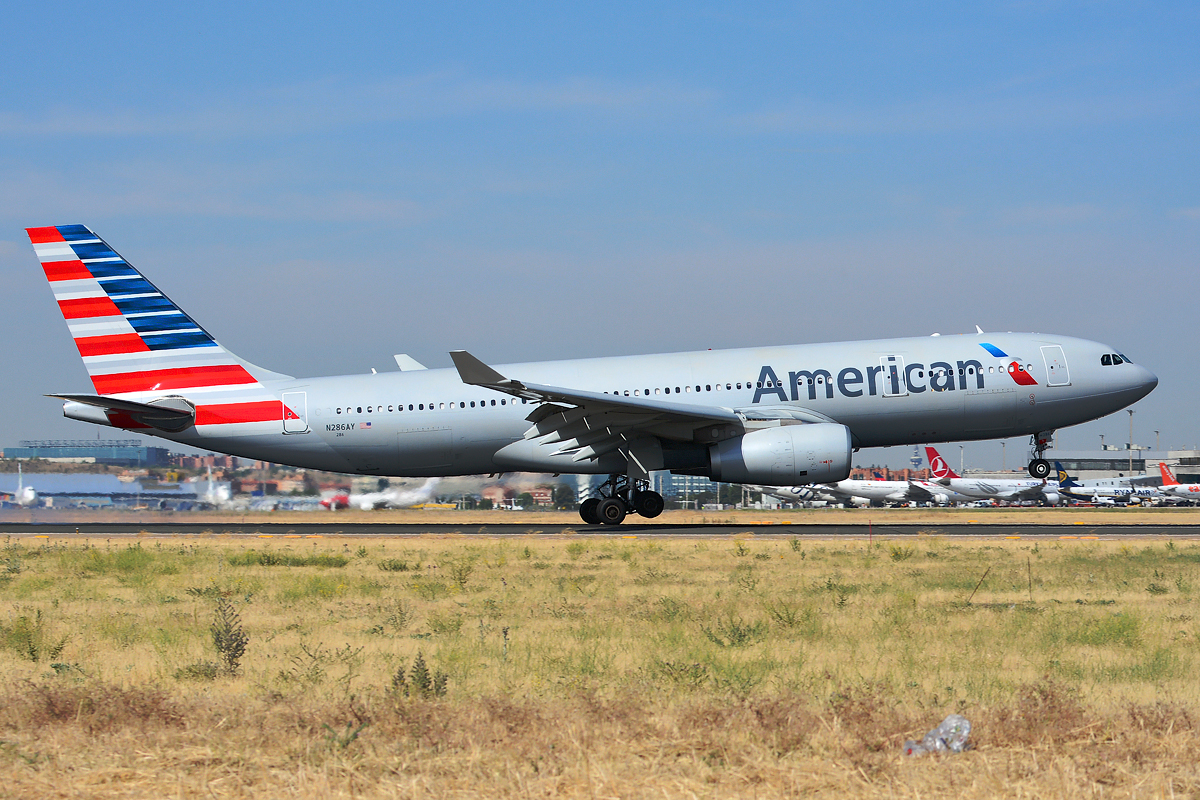 N286AY (cn 1415) Airbus A330-243