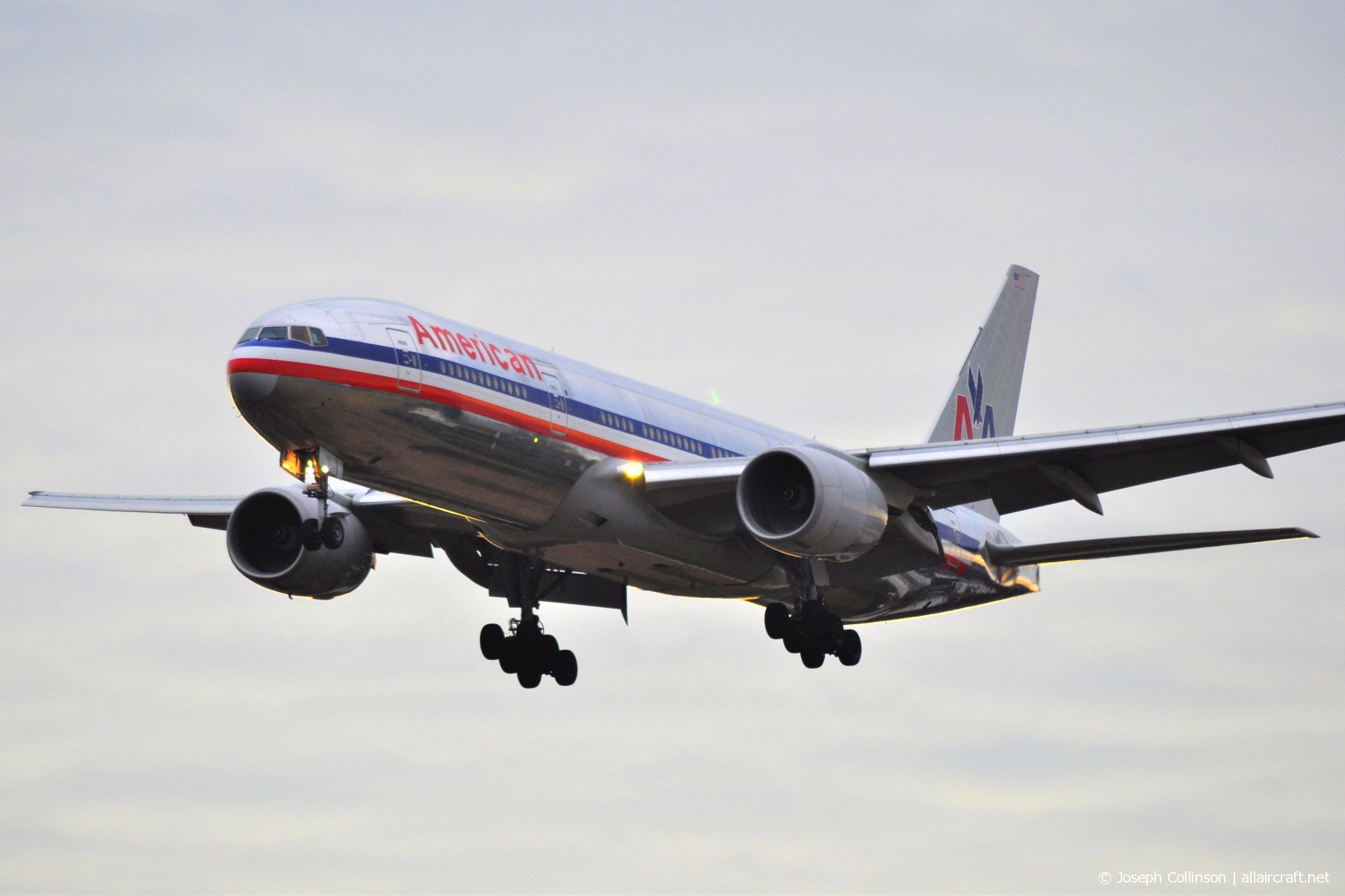 N752AN (30260) 2001 Boeing 777-223(ER)