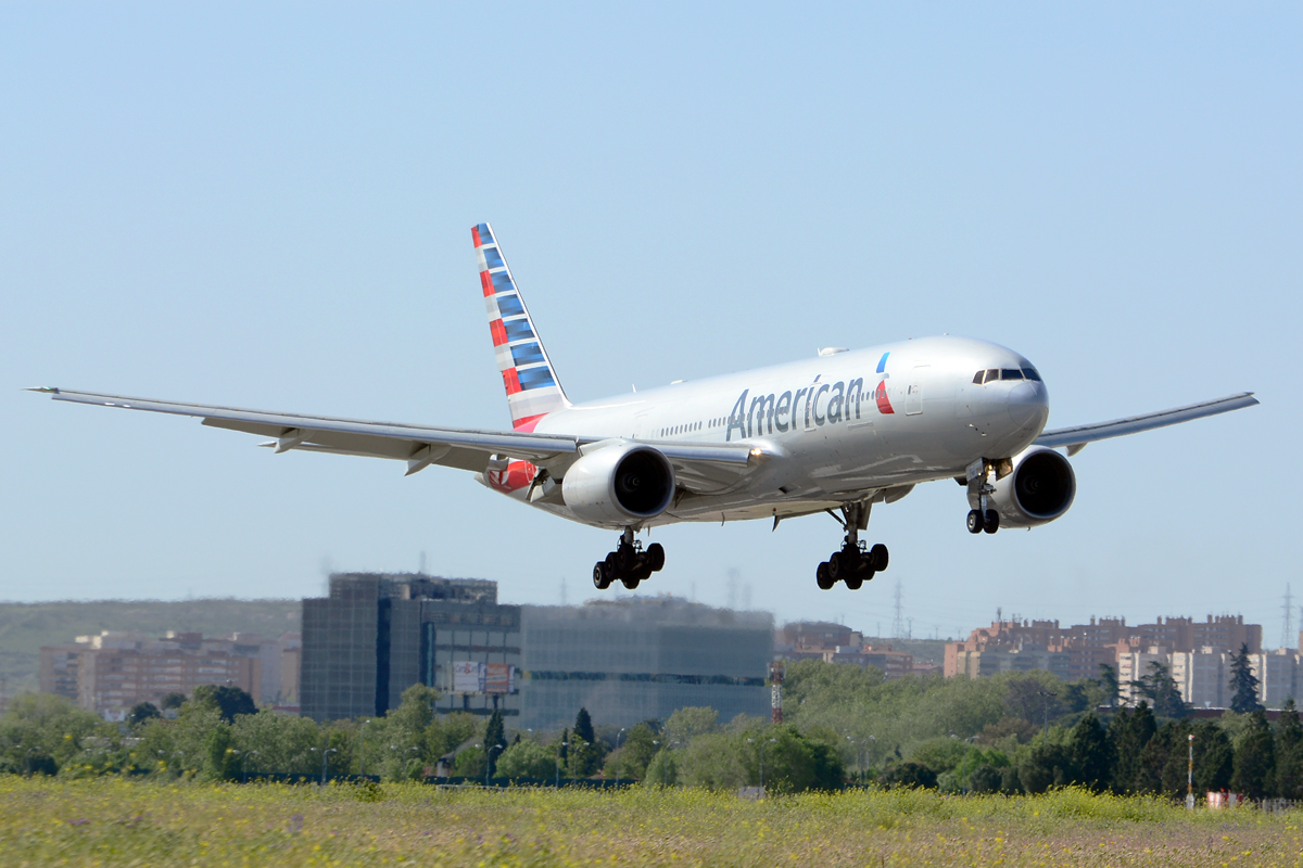 N758AN (cn 32637) Boeing 777-223ER