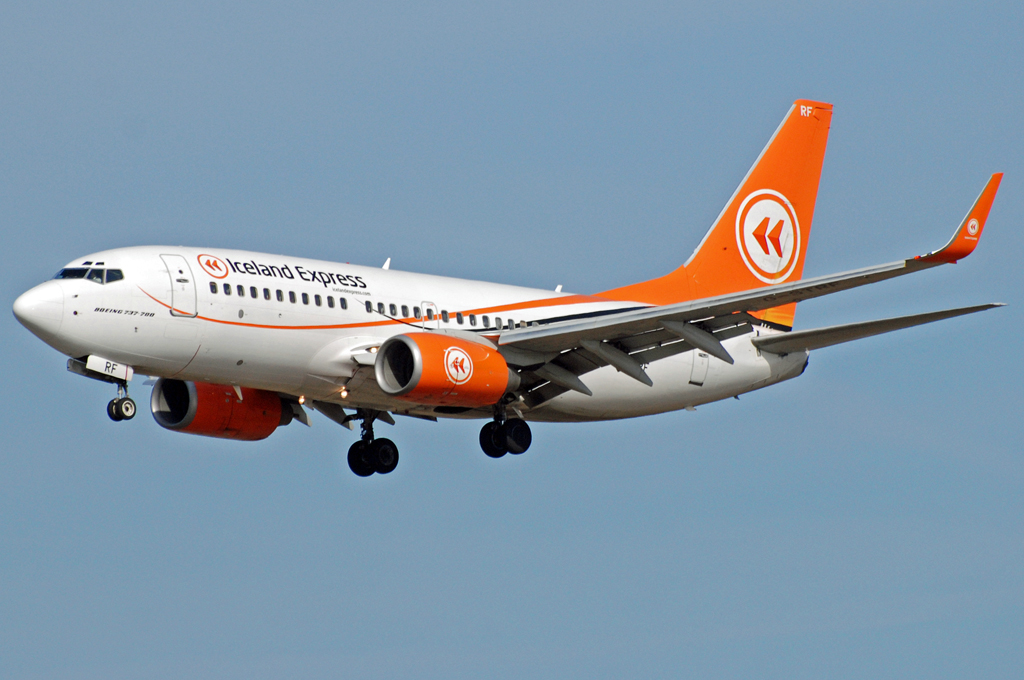 G-STRF (29885) 2002 Boeing 737-76N(WL)