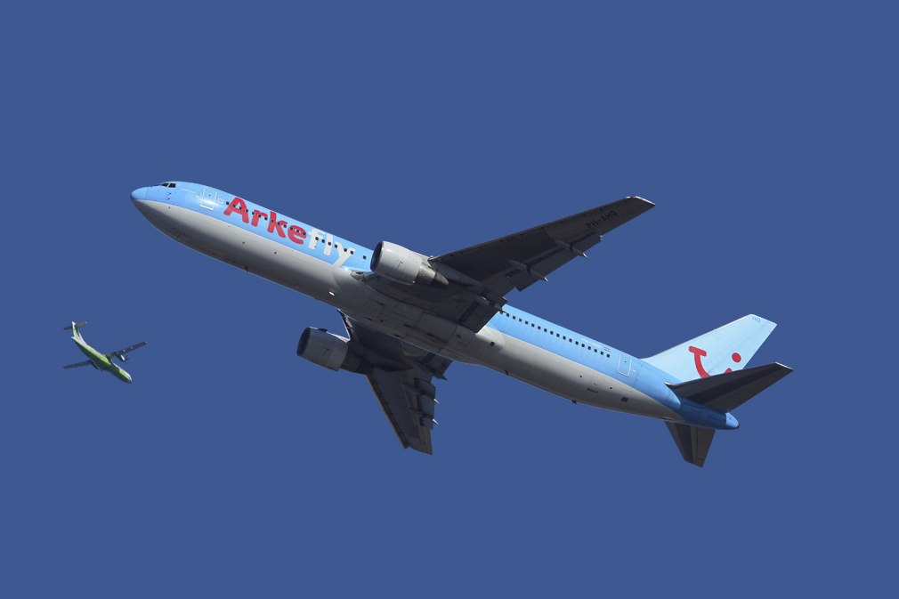 PH-AHQ (cn 24477) Boeing 767-383ER