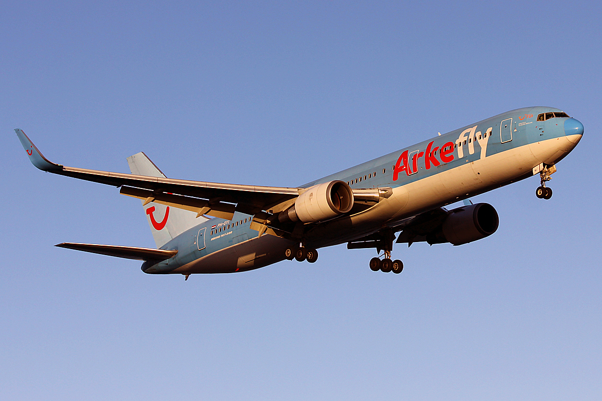 PH-OYI (29138) 2000 Boeing 767-304 ER WL