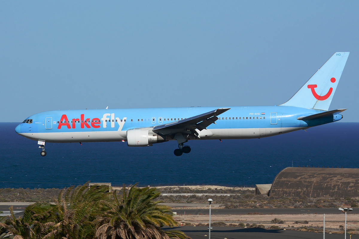 PH-AHQ (cn 24477) Boeing 767-383ER