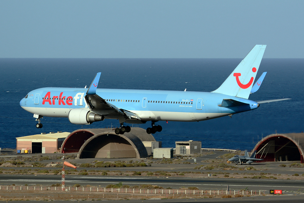 PH-OYJ (29384) 2000 Boeing 767-304(ER)(WL)