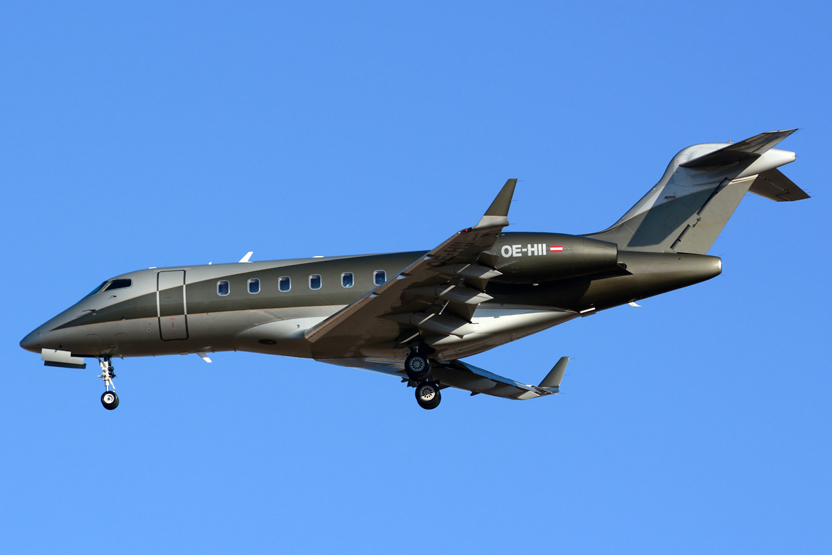 OE-HII (20111) 2006 Bombardier Challenger 300