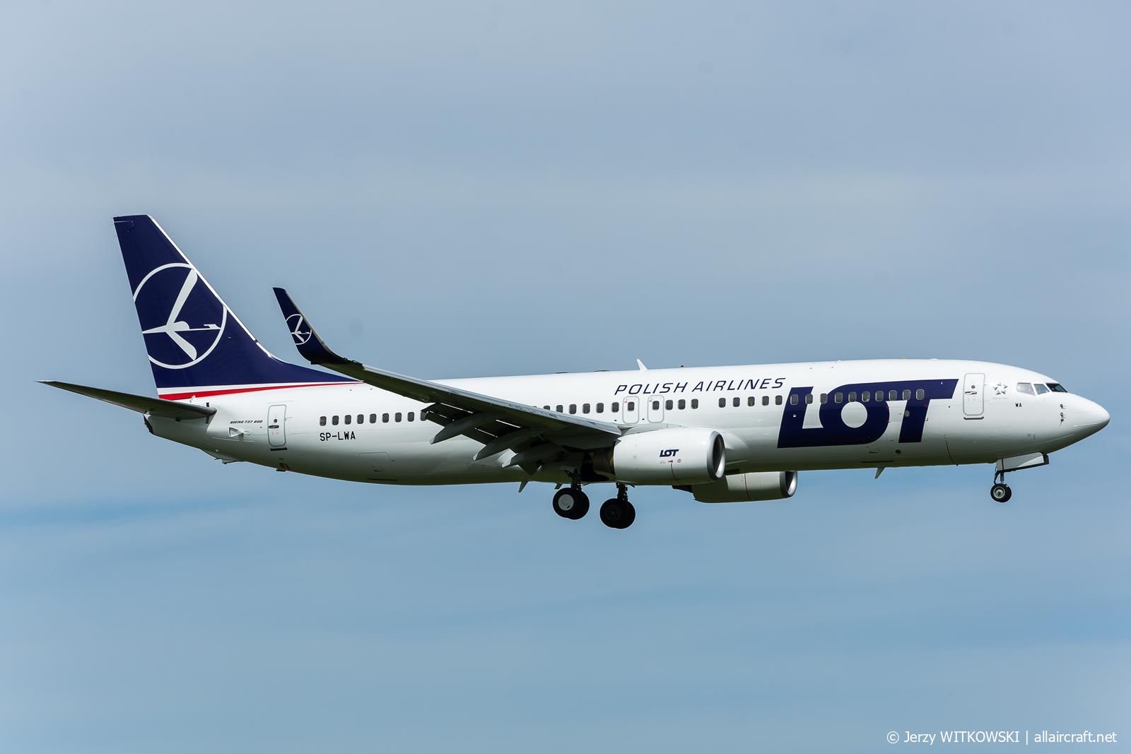 SP-LWA (30682) 2005 Boeing 737-89P(WL)