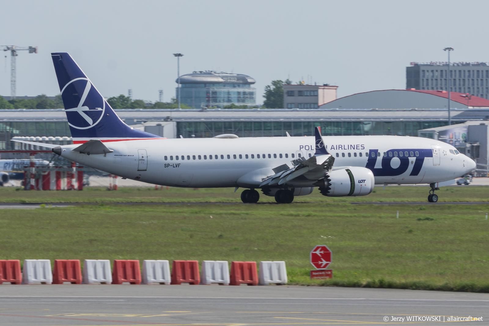 SP-LVF (43320) 2018 Boeing 737-8 MAX