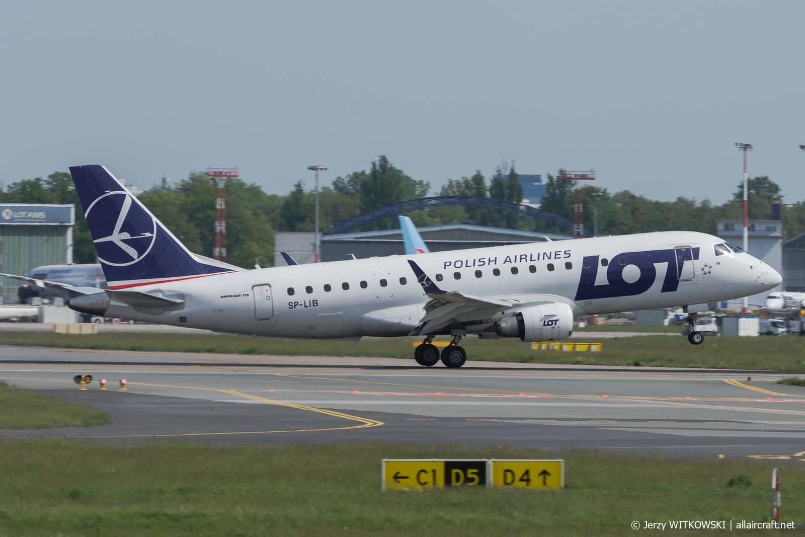 SP-LIR (17000340) Embraer ERJ-175STD