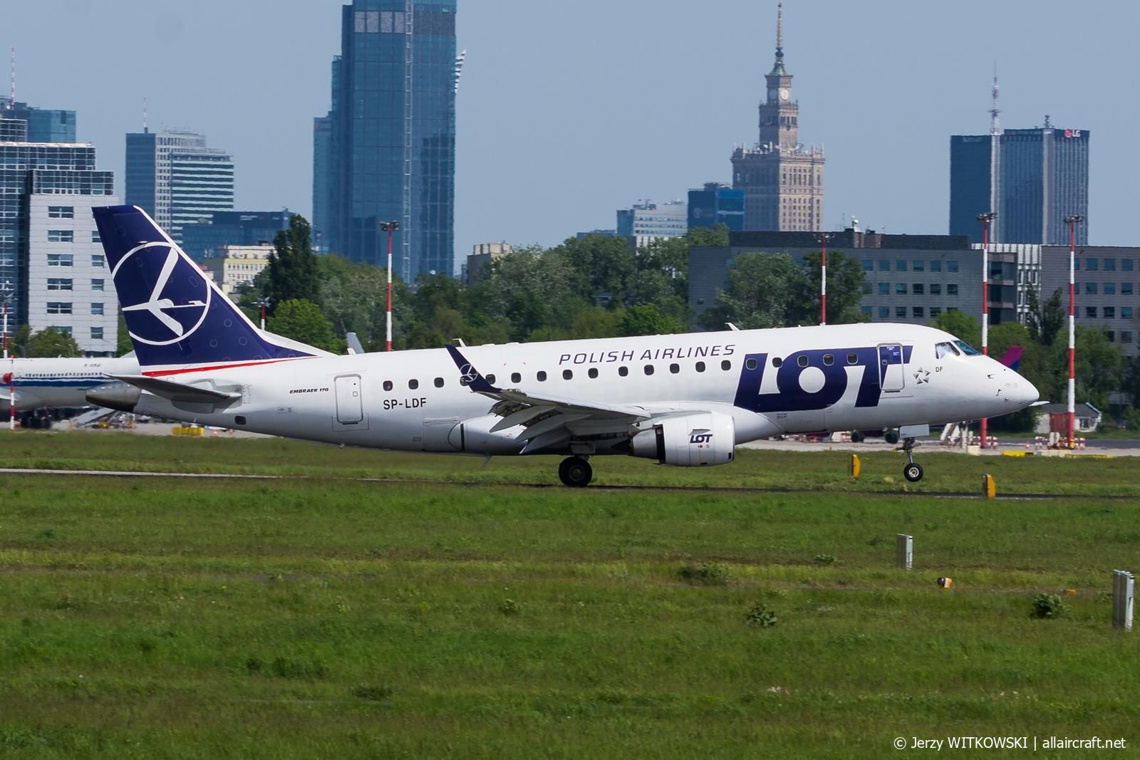 SP-LDF (17000035) Embraer 170-100 LR