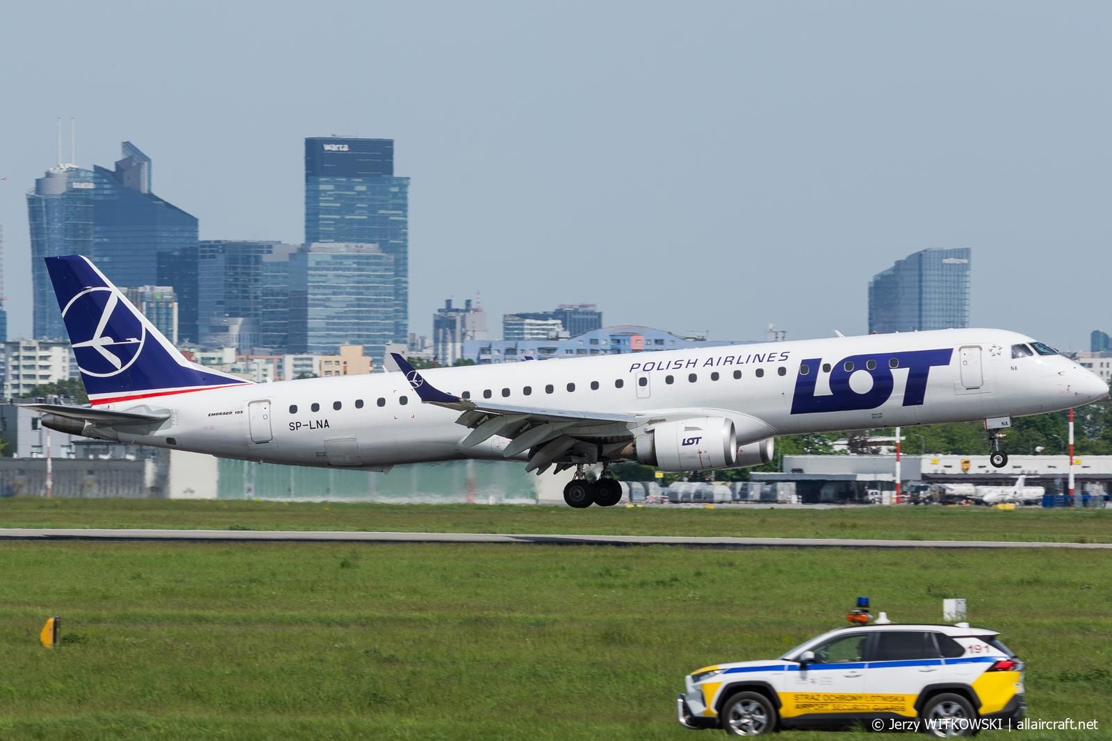 SP-LNA · Embraer 190-200LR · (WAW / EPWA)
