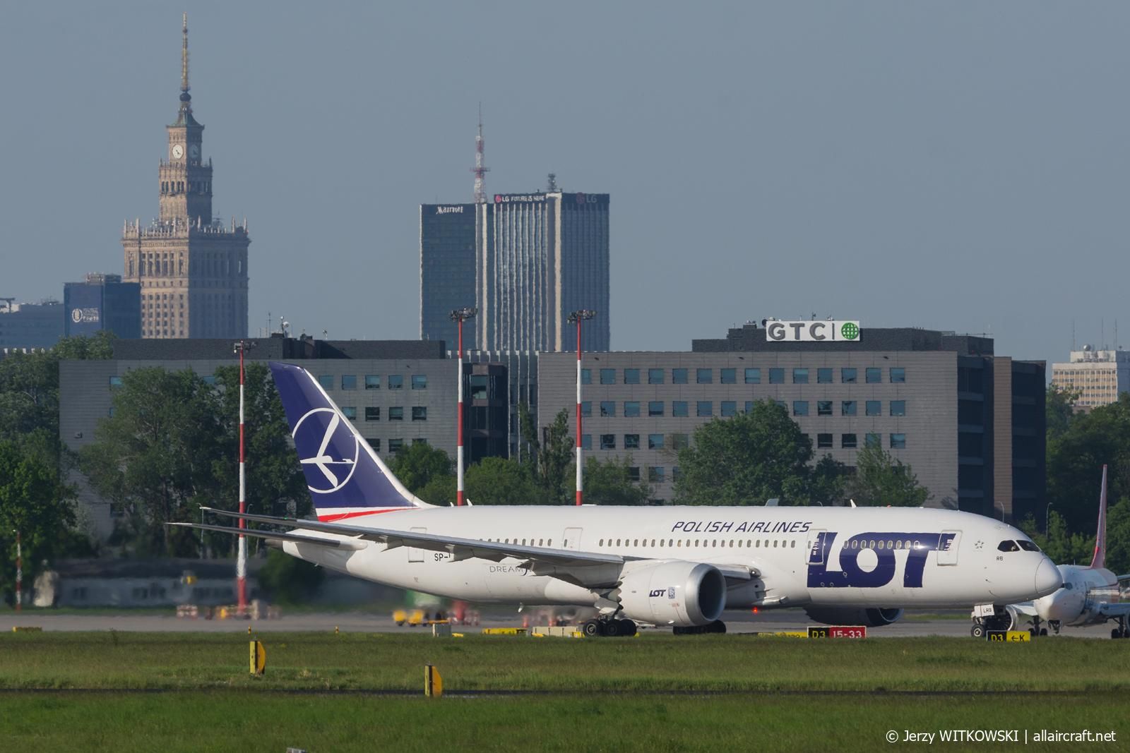 SP-LRB (37894) 2o12 Boeing 787-8 Dreamliner