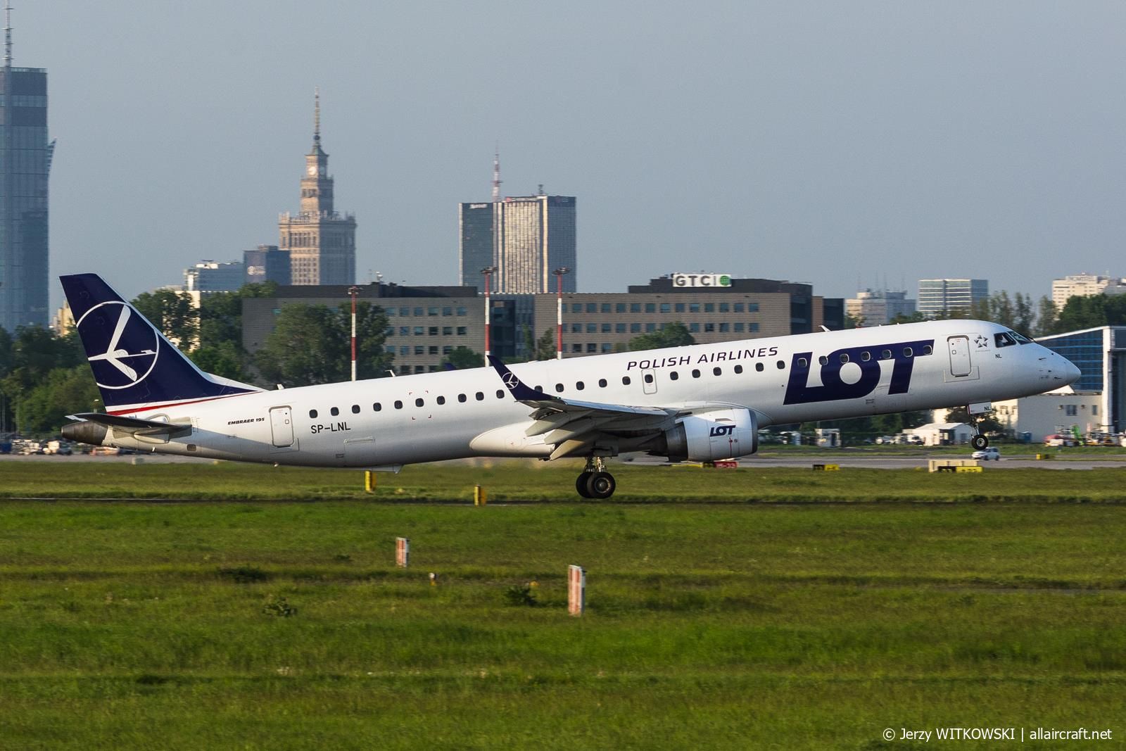 SP-LNL(19000382) Embraer 190-200IGW