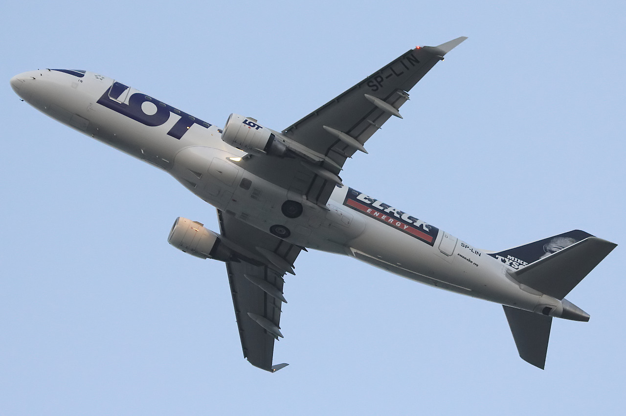 SP-LIN (17000313) Embraer 170-200LR