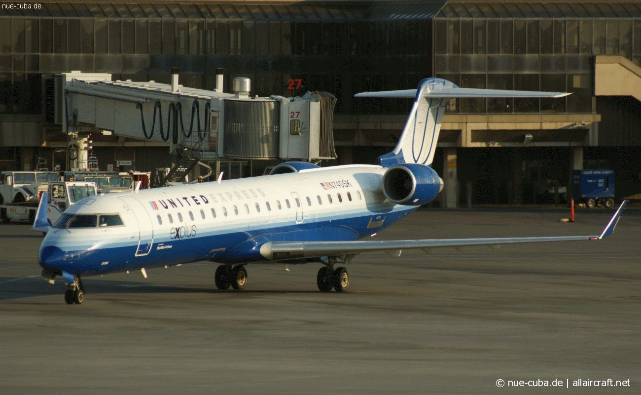 N740SK (10196) 2005 Bombardier CRJ-701