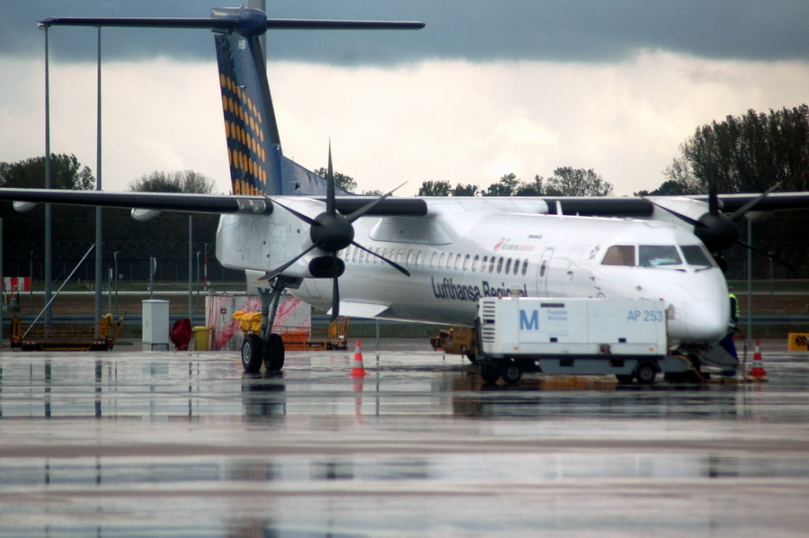 D-ADHB (cn 4029) Dash 8-Q402