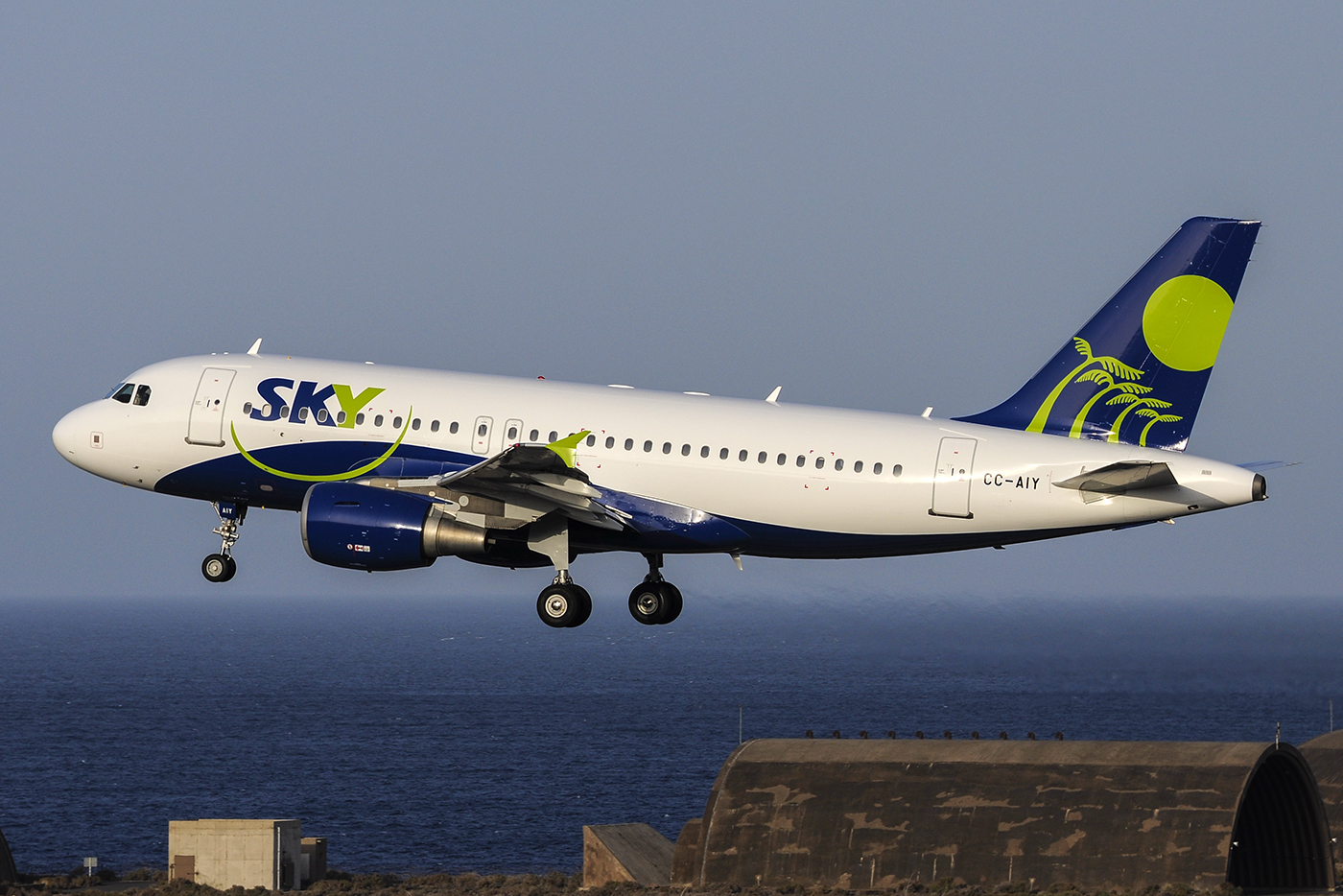 CC-AIY (2214) 2004 Airbus A319-111