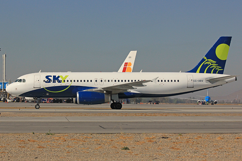 CC-ABV (1400) 2001 Airbus A320-233