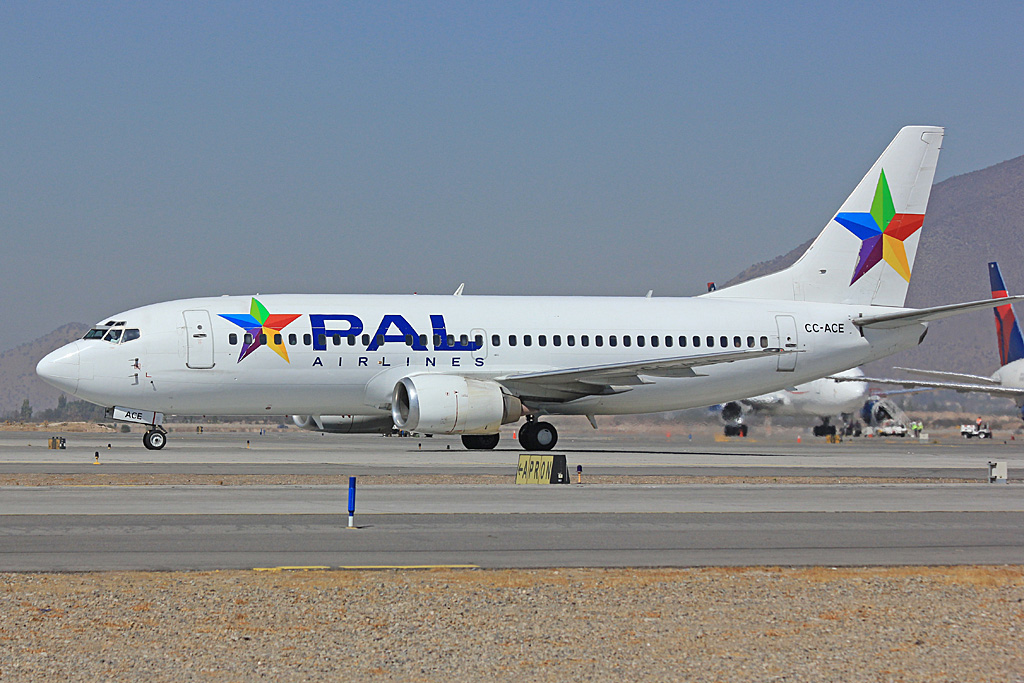 CC-ACE (24669) 1990 Boeing 737-322