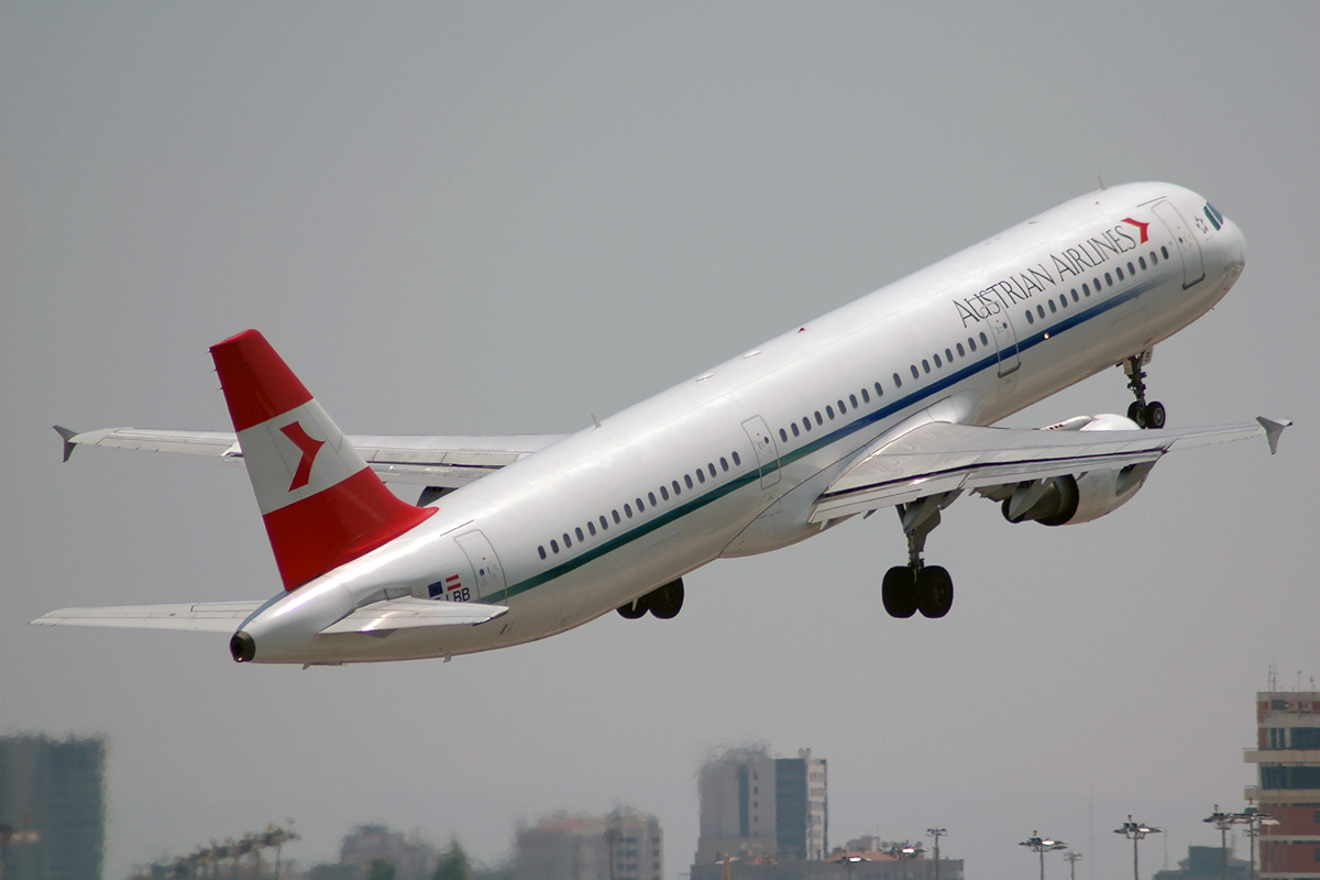 OE-LBB (570) 1995 Airbus A321-111