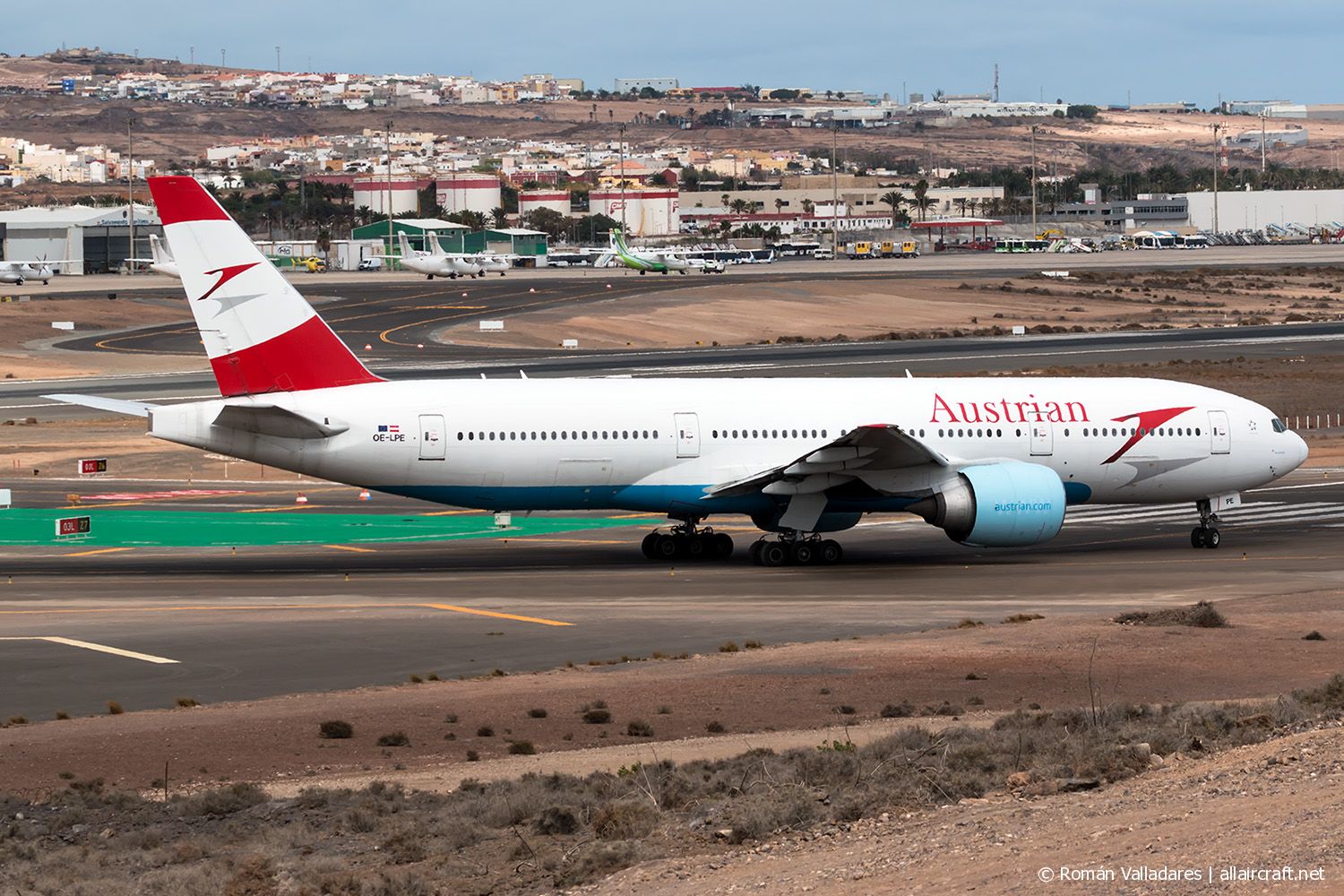 OE-LPE (27607) 1998 Boeing 777-2Q8(ER)