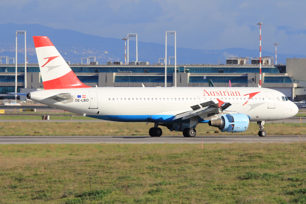 OE-LBO (776) 1997 Airbus A320-214
