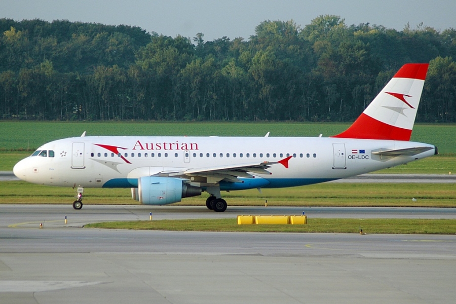 OE-LDC (2262) 2004 Airbus A319-112