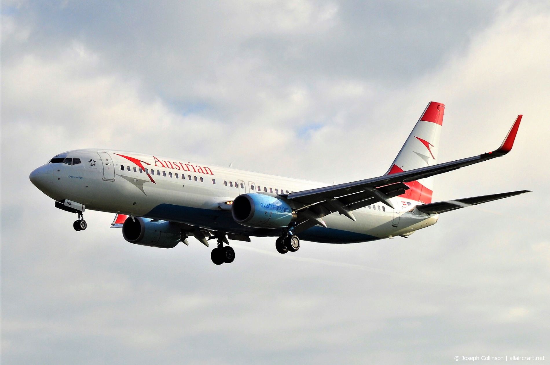 OE-LNQ (30421) 2003 Boeing 737-8Z9 WL