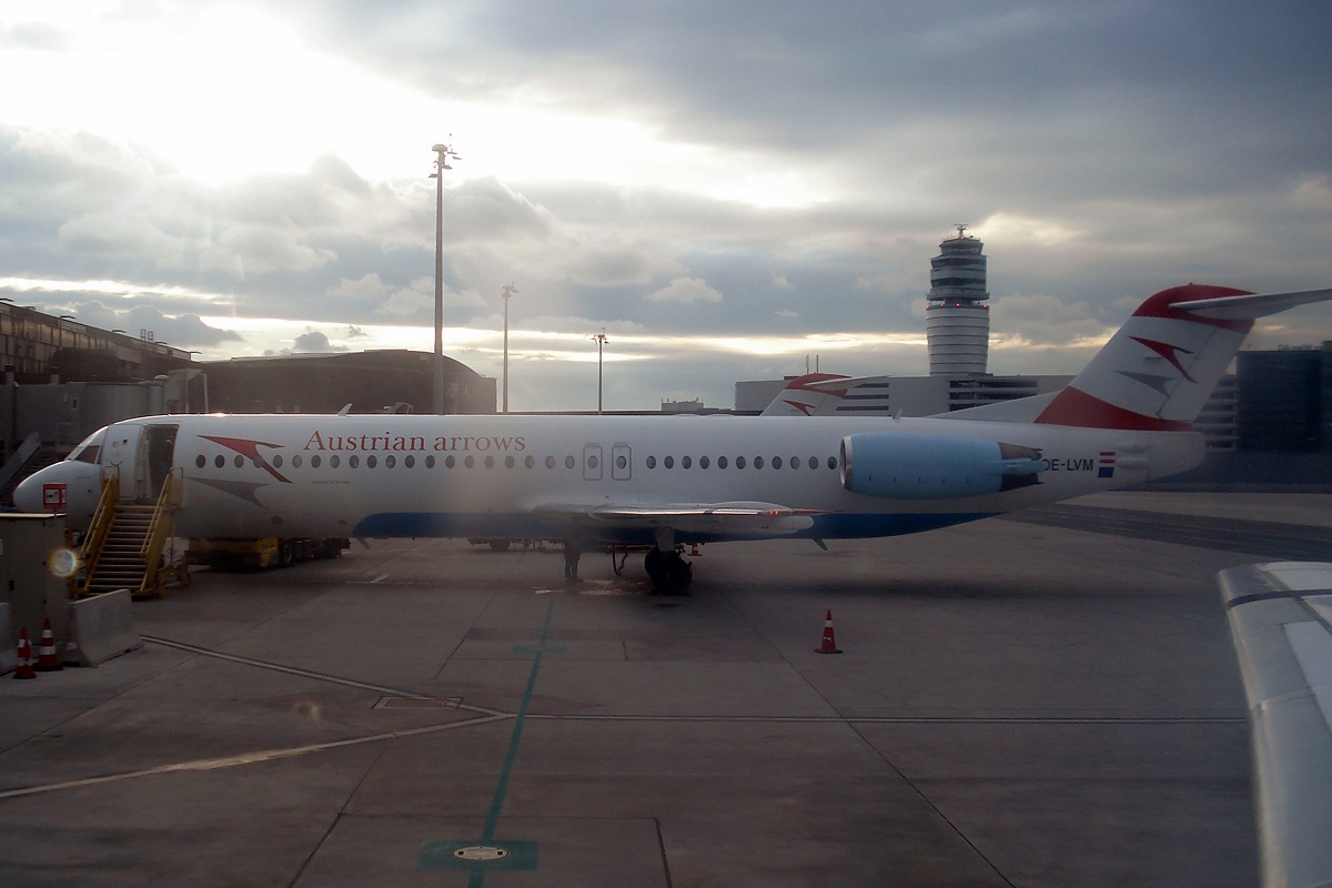 OE-LVM (cn 11361) Fokker 100