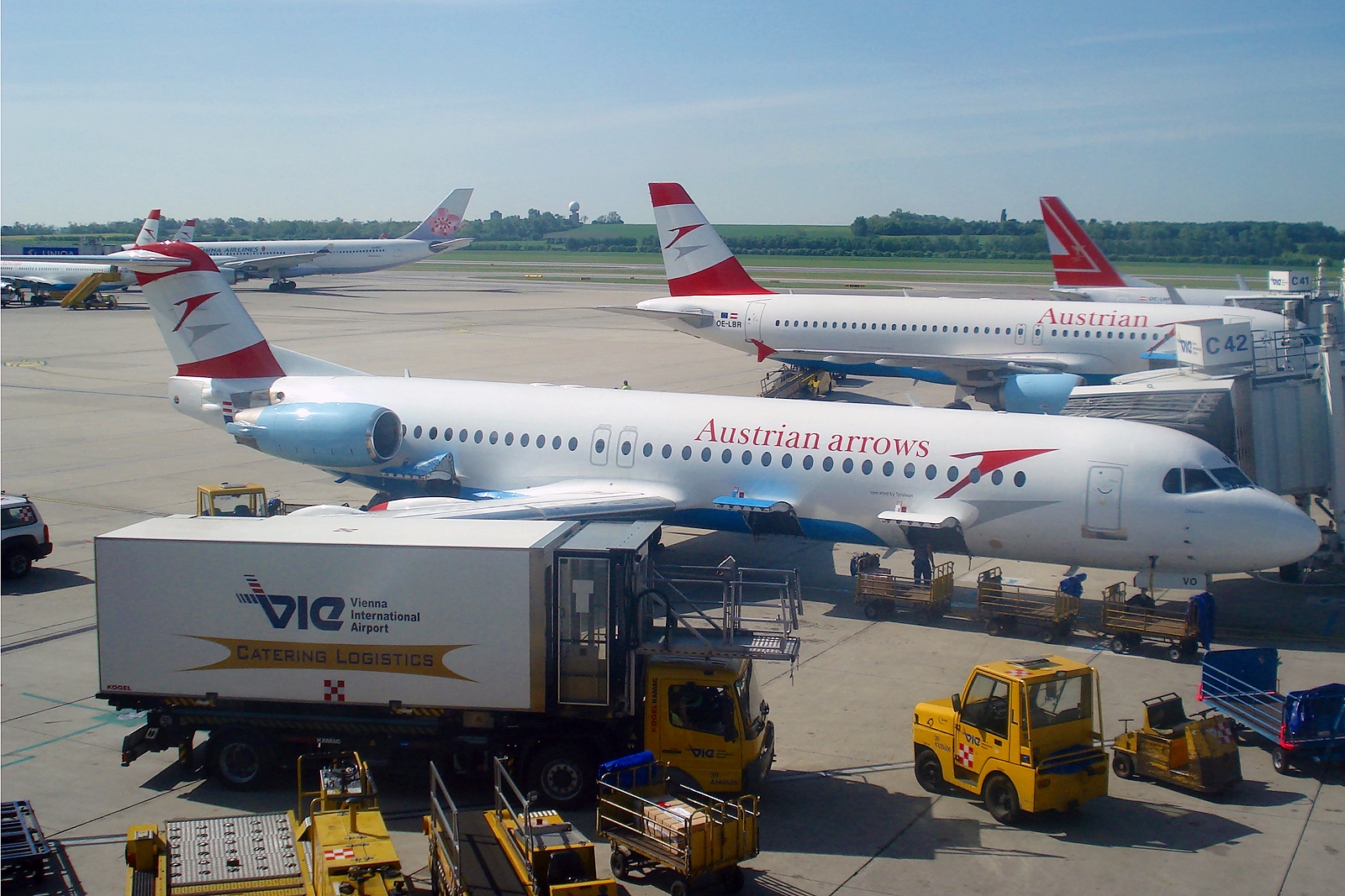 OE-LVO (cn 11460) Fokker 100