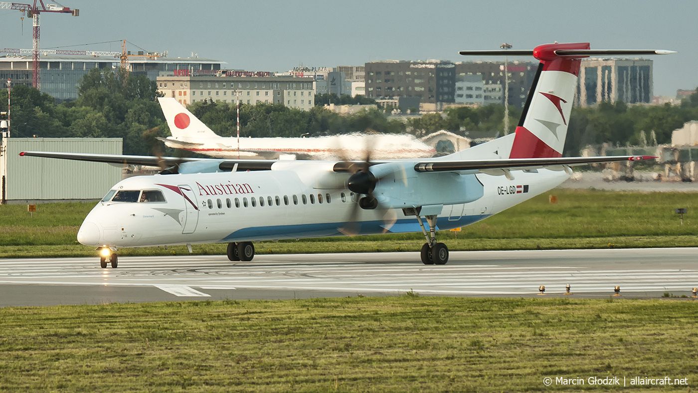 OE-LGD (4027) 2000 Bombardier Dash 8-Q402