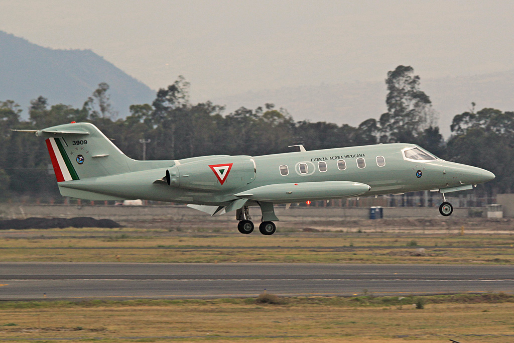 3909 (35A-321) 1980 Gates Learjet 35A