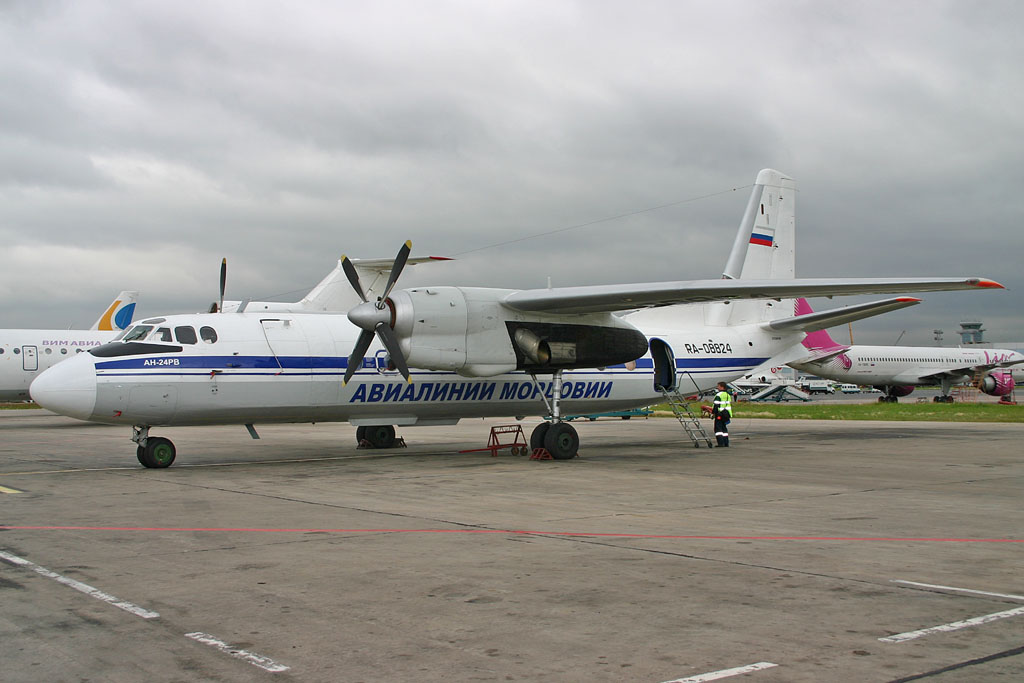 RA-08824 · Antonov An-24RV · (DME / UUDD)