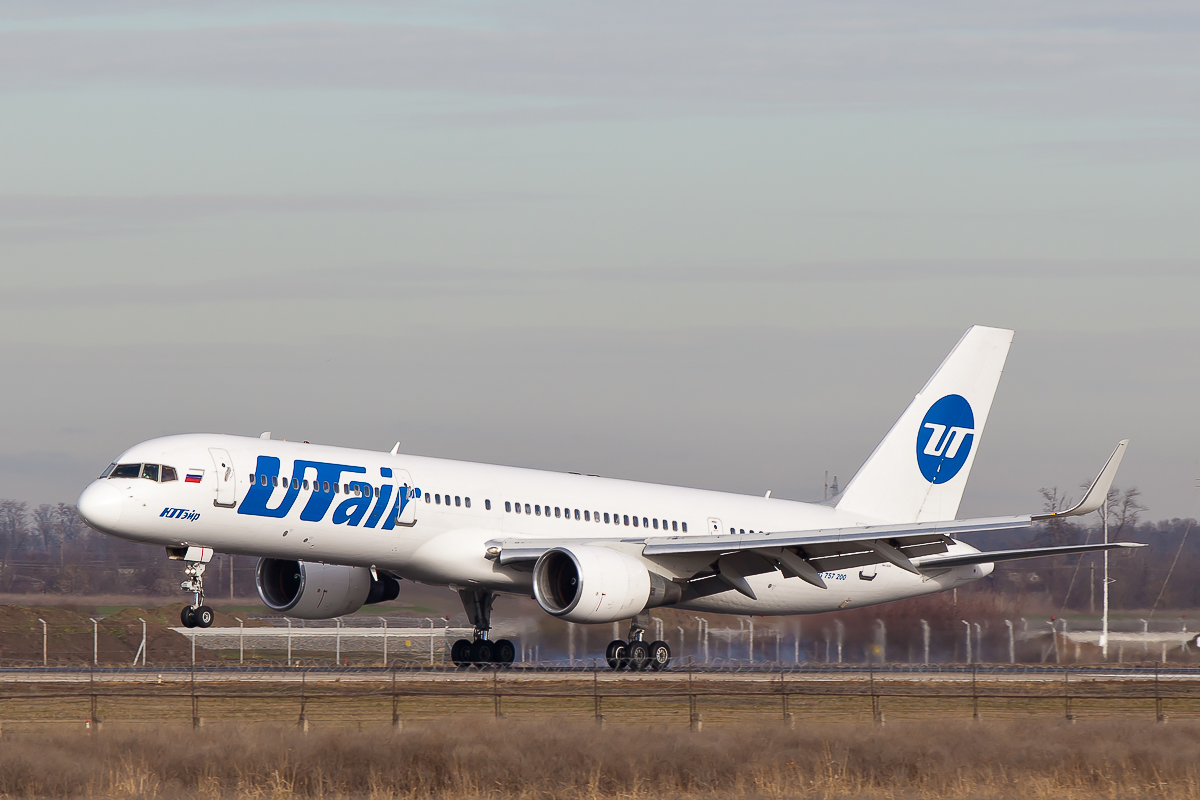 VQ-BKF (26268) 1993 Boeing 757-2Q8 WL