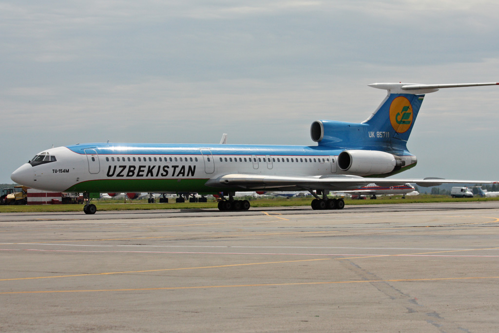 UK85711 (cn 91A-887) Tupolev Tu-154M