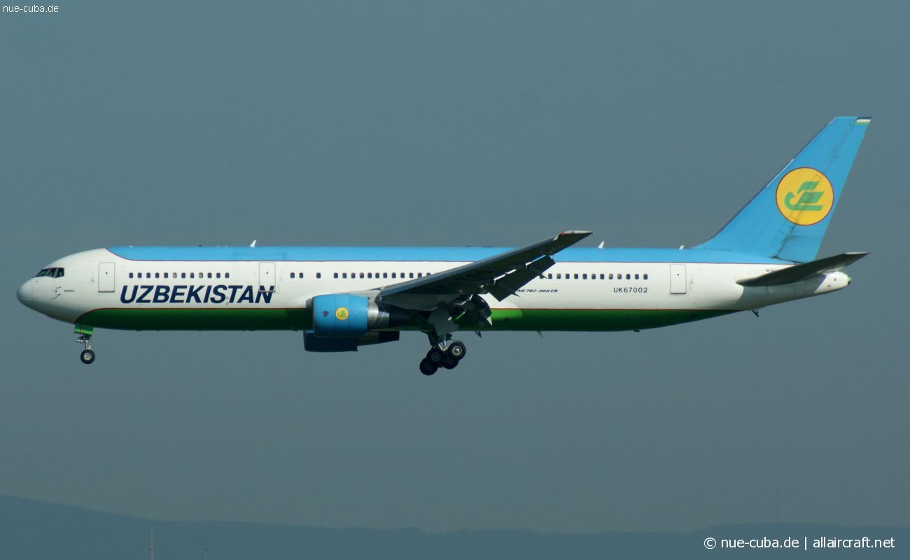 UK67002 (28392) 1997 Boeing 767-33P(ER)