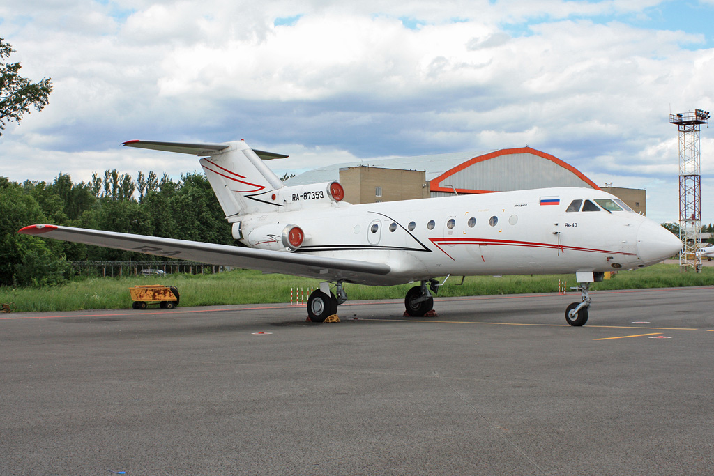 RA-87353 · Yakovlev Yak-40 · (SVO / UUEE)