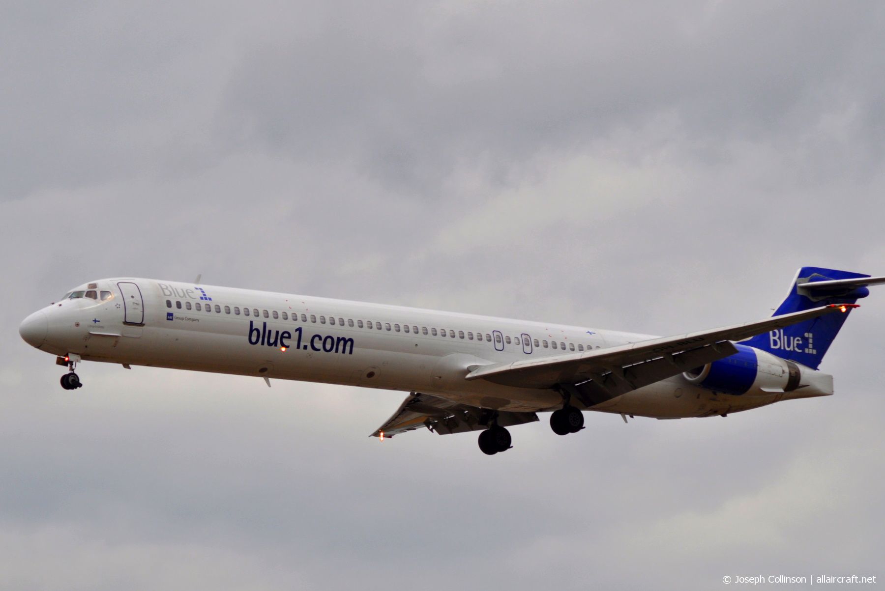 OH-BLU (53458) 1996 McDonnell Douglas MD-90-30