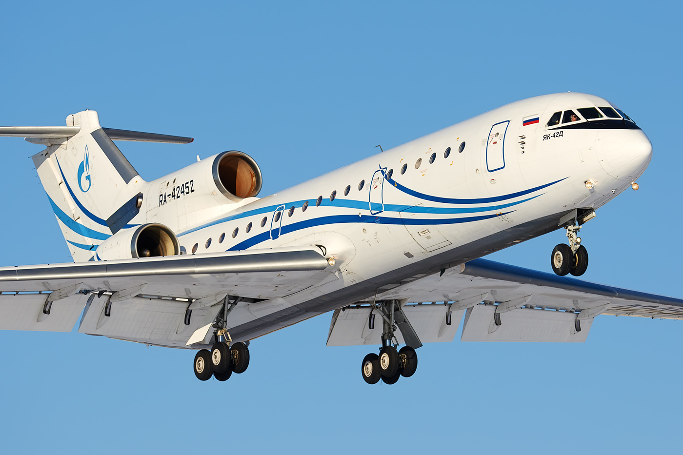 RA-42452 (4520424409016) Yakovlev Yak-42D