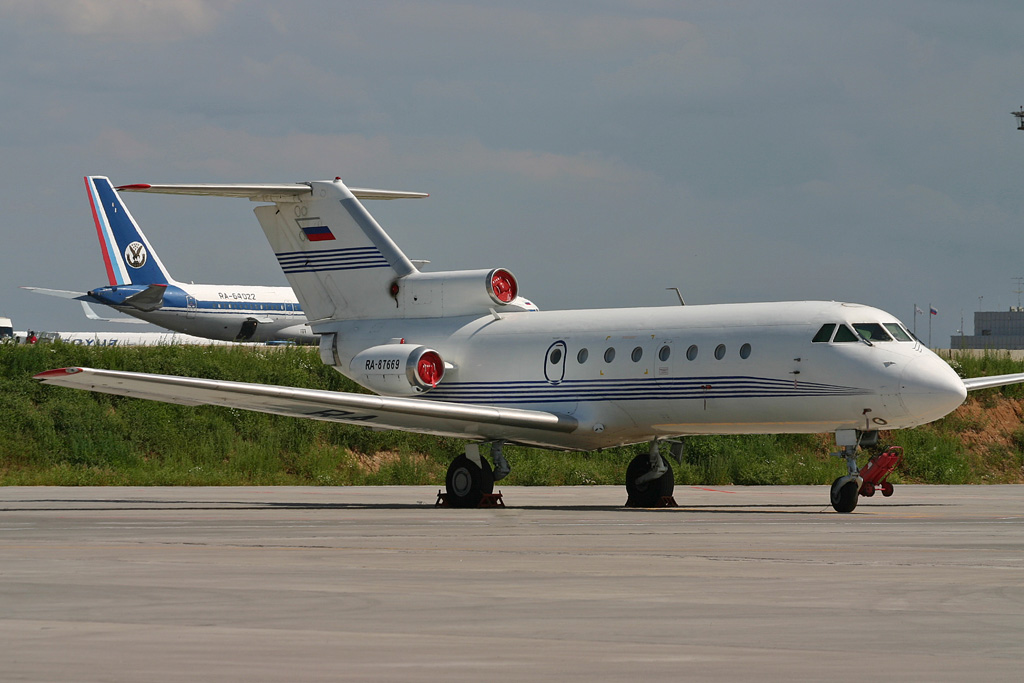 RA-87669 (9021760) 1980 Yakovlev Yak-40