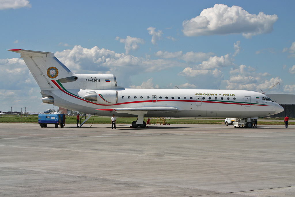 RA-42418 (4520423219118) Yakovlev Yak-42D