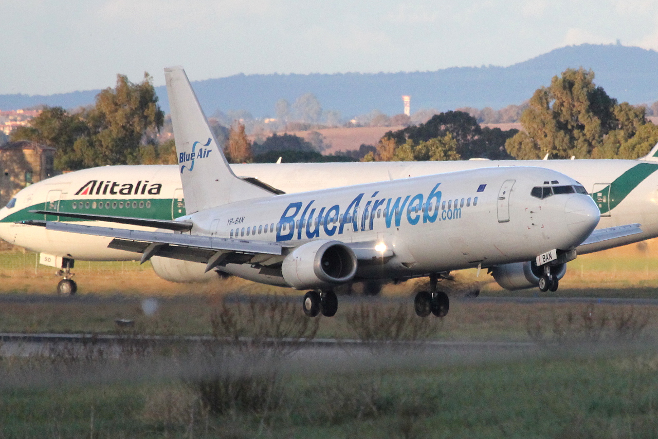 YR-BAN (26306) 1994 Boeing 737-4Q8