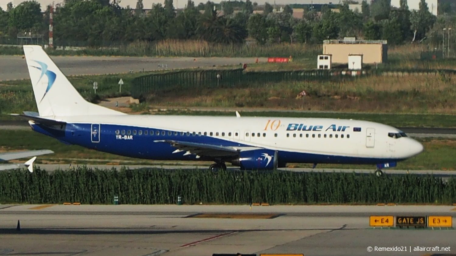 YR-BAR (cn 25371) Boeing 737-4Q8