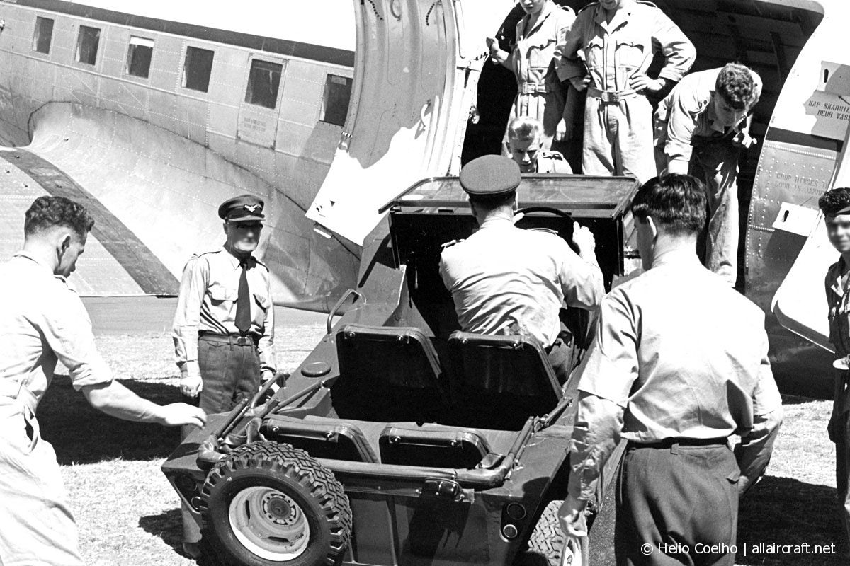 6863 (33313) 1945 Douglas DC-3 Turbo