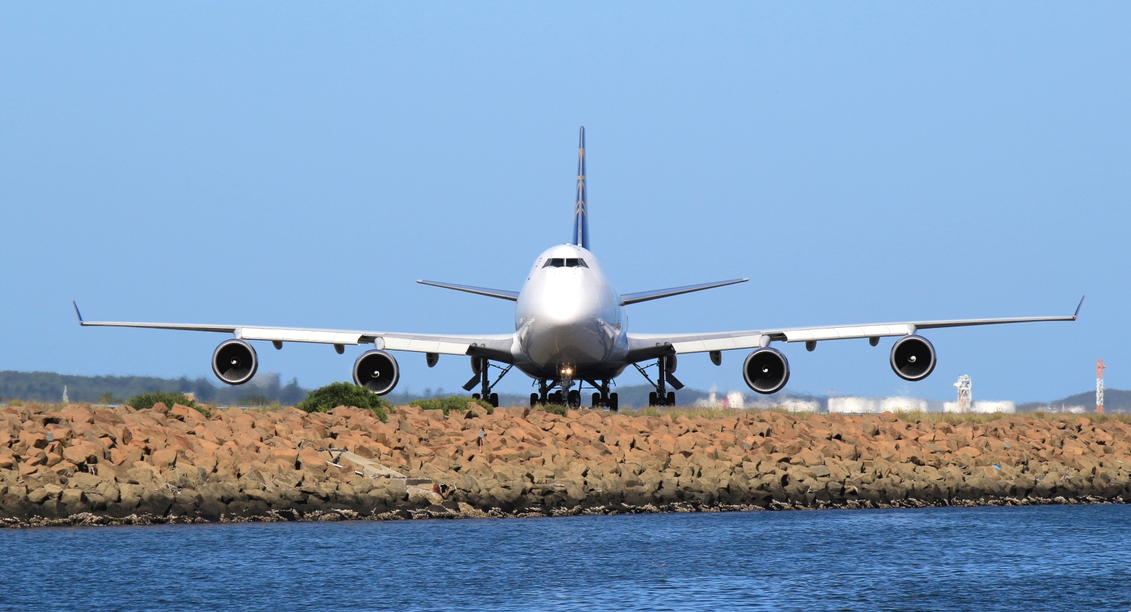 N409MC (30558) 2000 Boeing 747-47UF