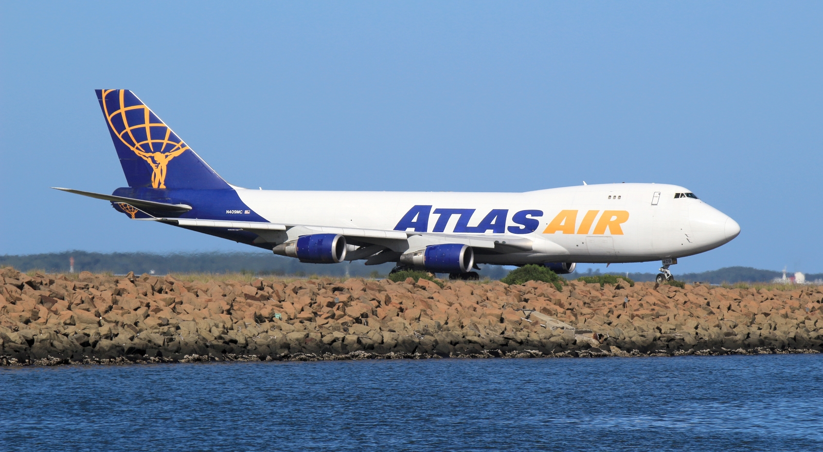 N409MC (30558) 2000 Boeing 747-47UF