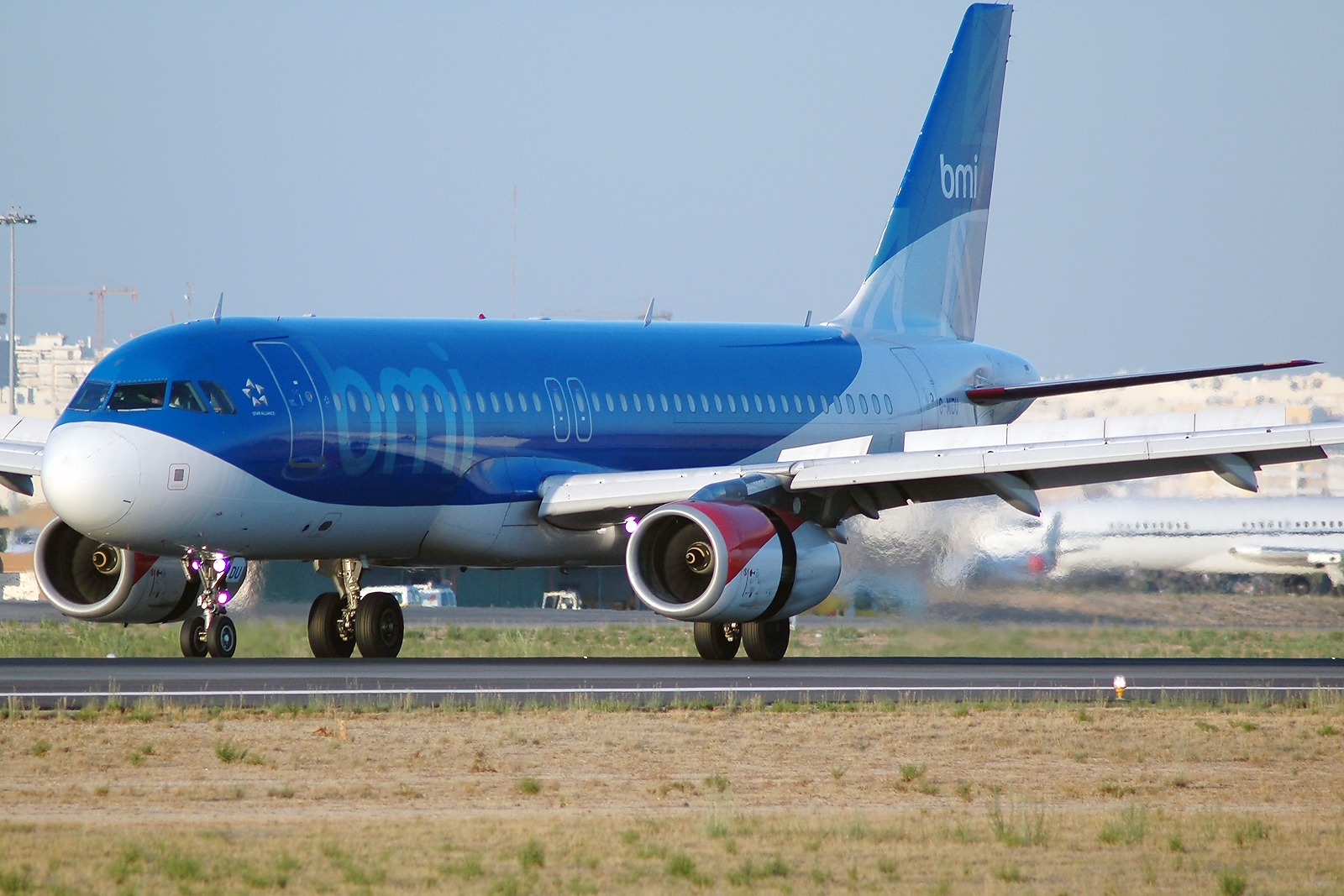 G-MIDU, (cn 1407), Airbus A320-232